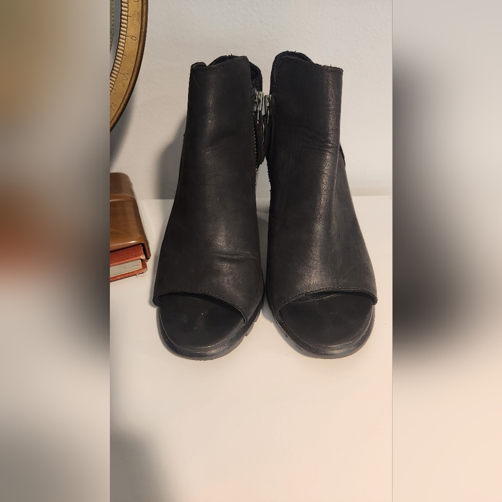 Sorel Nadia NL2842-010 Ankle Boot Peep Toe Woman’s Black Leather Size: 8.5
